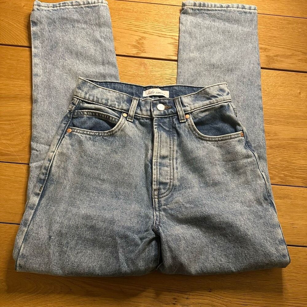 Betro Simone high waisted light wash jeans 24 button fly